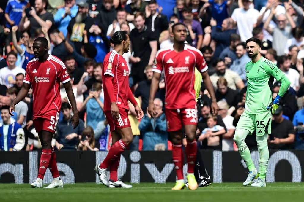 Ảnh bài viết Bournemouth và Brighton đe dọa vé C1 của Liverpool