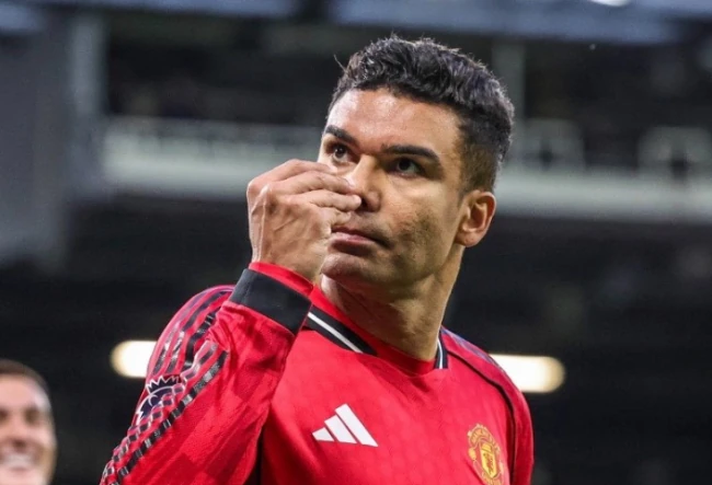 Ảnh bài viết Tuyến giữa Man Utd vỡ vụn khi thiếu khối óc của Casemiro