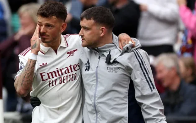 Ảnh bài viết Arsenal trả giá đắt với chấn thương của Ben White, Calafiori