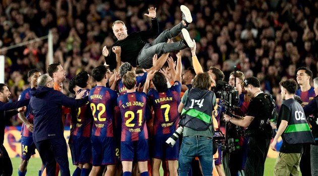 Ảnh bài viết Barcelona nhấn chìm Real Madrid để đăng quang La Liga