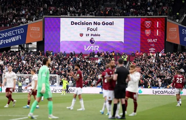 West Ham bị tước bàn thắng ghi trong thời gian bù giờ.