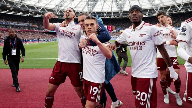 Arsenal có chiến thắng vất vả trước West Ham.
