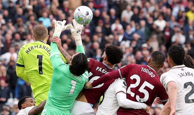 Ảnh bài viết Roy Keane cùng dàn chuyên gia ủng hộ trọng tài tước bàn thắng của West Ham