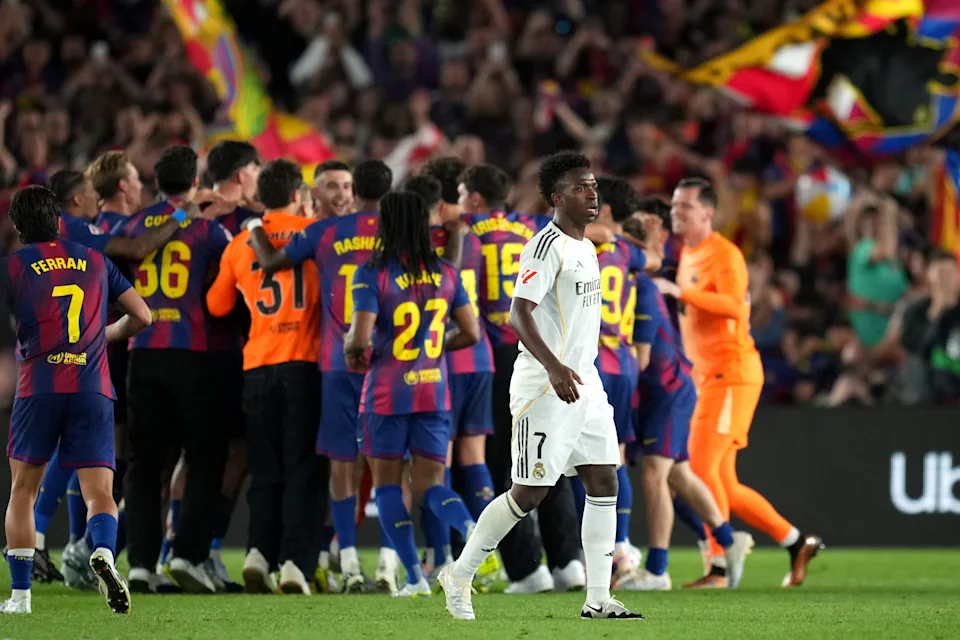 Bernabeu chìm trong áp lực và thất vọng.