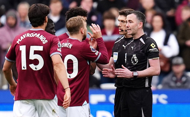 Ảnh bài viết Quyết định của VAR đang đẩy West Ham xuống vực thẳm