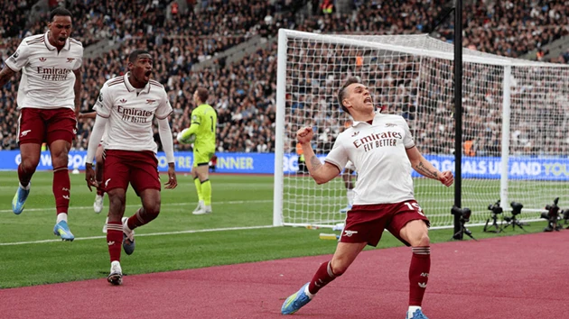 Trossard ghi bàn thắng quyết định từ pha kiến tạo của Odegaard.
