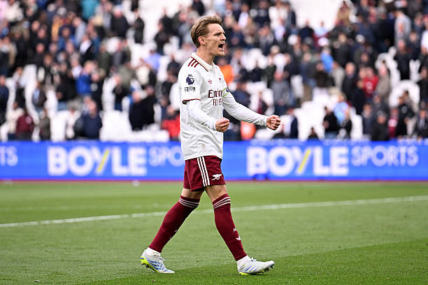 Odegaard tỏa sáng trước West Ham.