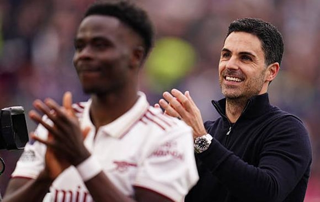 Thầy trò Mikel Arteta không để đánh rơi cơ hội này.