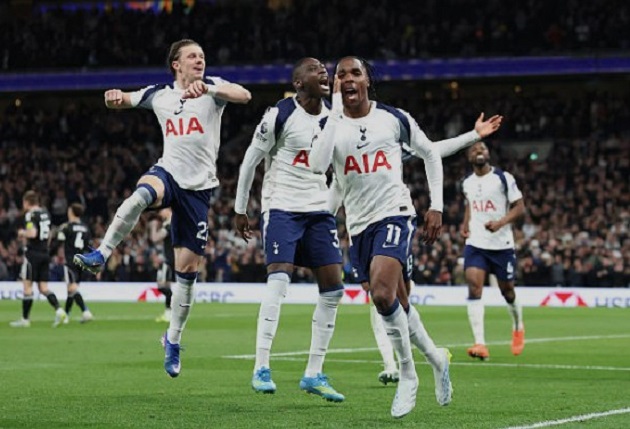 Tottenham đánh rơi điểm số đáng tiếc trước Leeds.