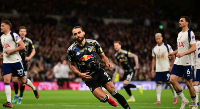 Leeds khiến Tottenham không thể giành trọn 3 điểm.