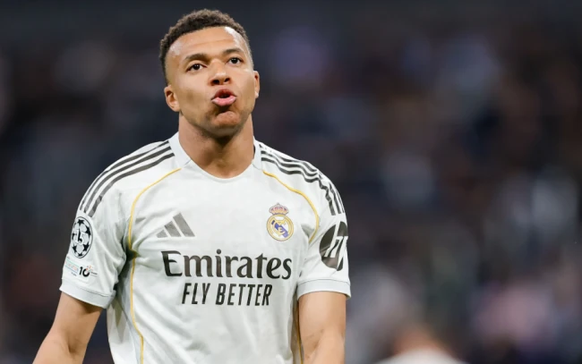 Mbappe gây ra quá nhiều vấn đề cho Real.