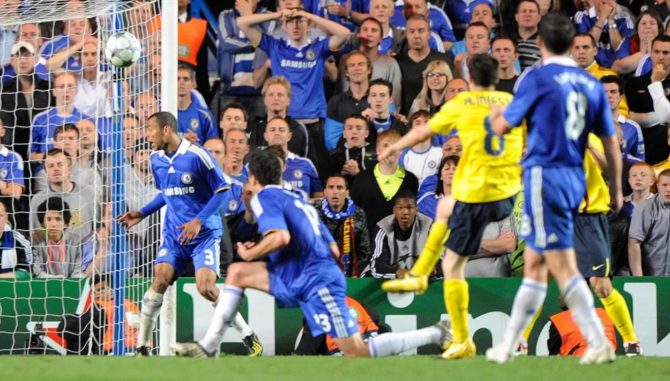 Iniestazo biến Chelsea thành ký ức đau đớn.