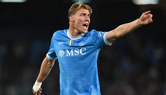 Ảnh bài viết Cú sảy chân của Napoli và cơn đau đầu tài chính tại Old Trafford
