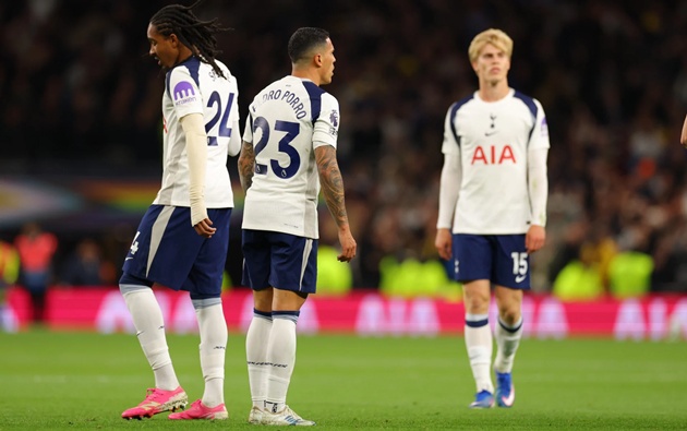 Ảnh bài viết Tottenham hụt hơi và chiếc phao cứu sinh bất ngờ cho West Ham