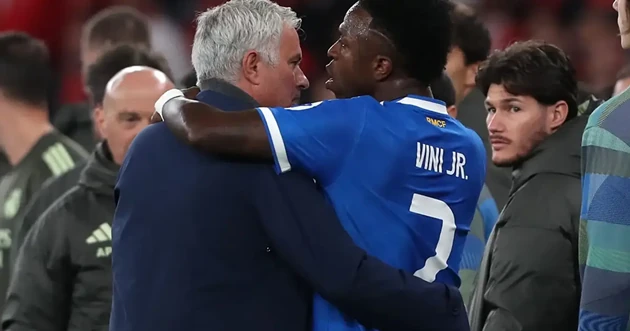 Ảnh bài viết Bỏ qua hiềm khích, Vinicius ủng hộ Mourinho về Real