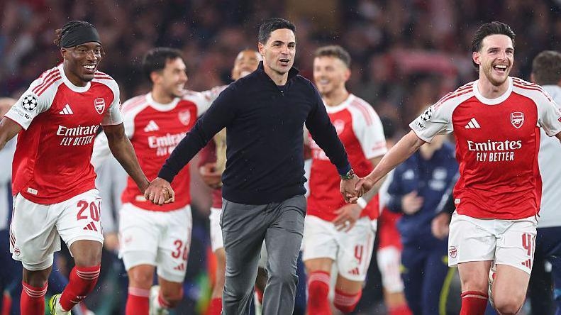 Arsenal đang rất gần với danh hiệu vô địch Ngoại hạng Anh sau hơn 2 thập kỷ chờ đợi.