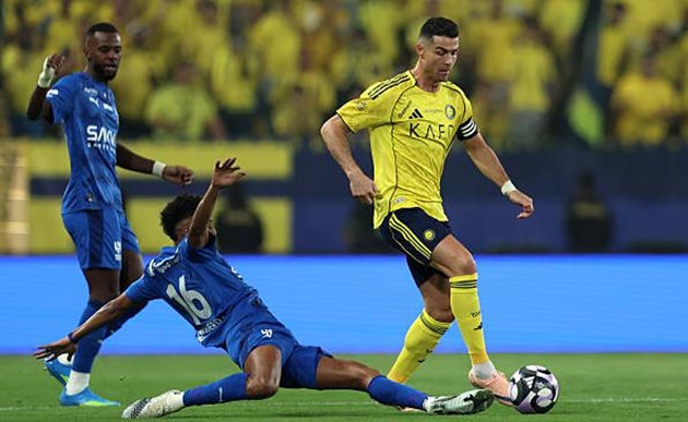 Al Nassr bị Al Hilal cầm hòa trên sân nhà.