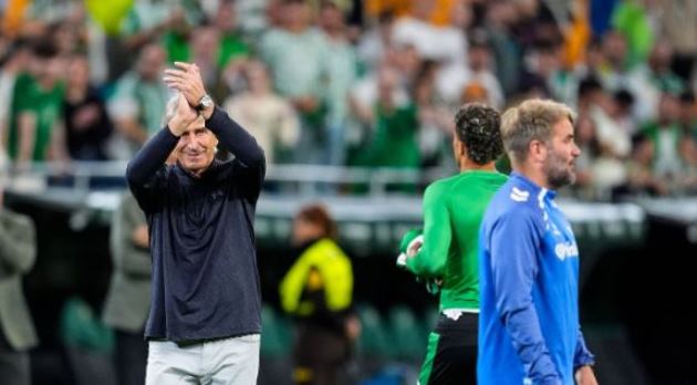 Niềm vui của HLV Manuel Pellegrini khi giúp Real Betis giành vé dự C1.