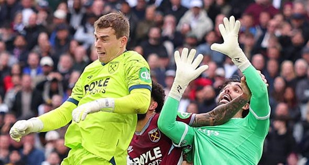 Ảnh bài viết Trưởng ban trọng tài giải mã bàn thắng hụt của West Ham trước Arsenal