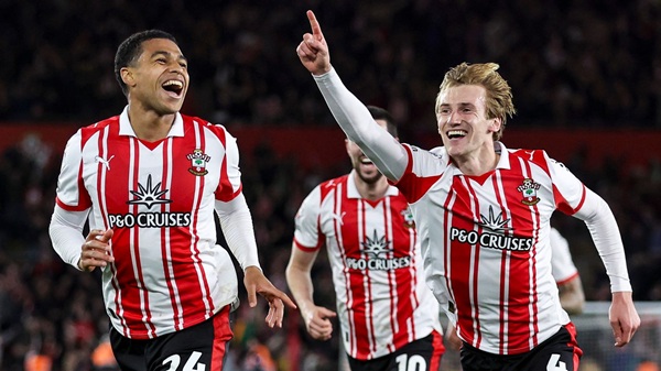 Ảnh bài viết Shea Charles và màn "chào hàng" trị giá 20 triệu bảng tới Manchester United
