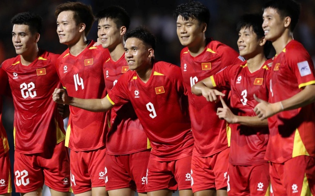 ĐT Việt Nam trong quá trình làm mới hàng công.