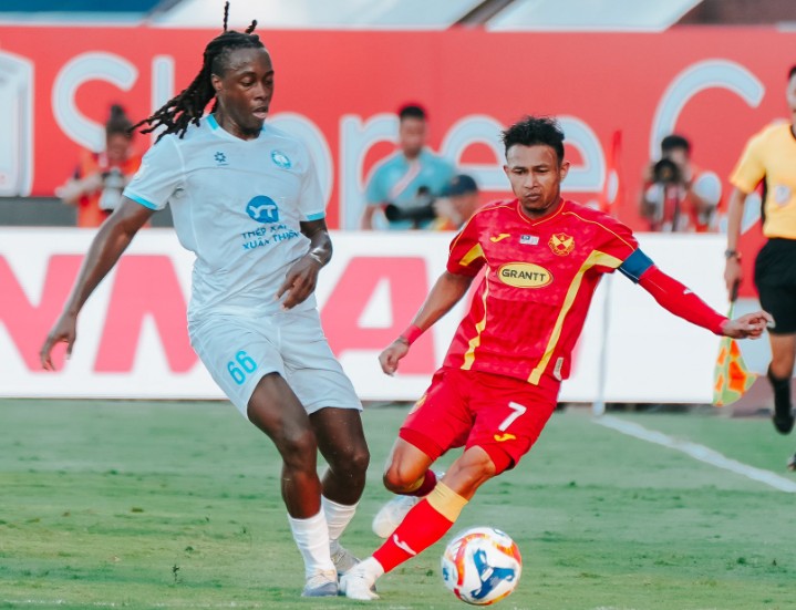 Nam Định không thể khoan phá hệ thống phòng ngự của Selangor. Ảnh: Selangor FC.