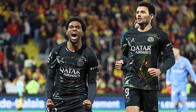 PSG đánh bại đối thủ 2-0 ngay trên sân khách.