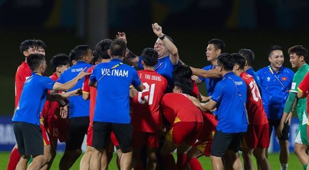 Ảnh bài viết HLV Cristiano Roland tự hào về tinh thần chiến đấu của U17 Việt Nam