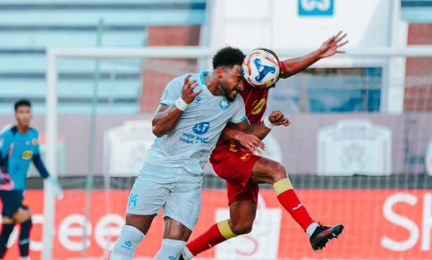 Xuân Son bất lực trước Selangor FC.