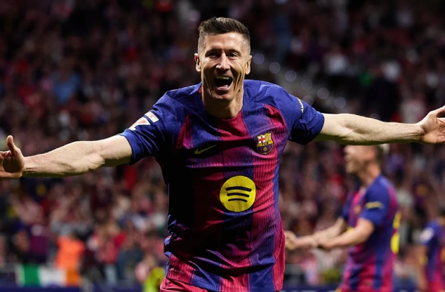 Lewandowski là bản hợp đồng ngắn hạn phù hợp với Quỷ đỏ.