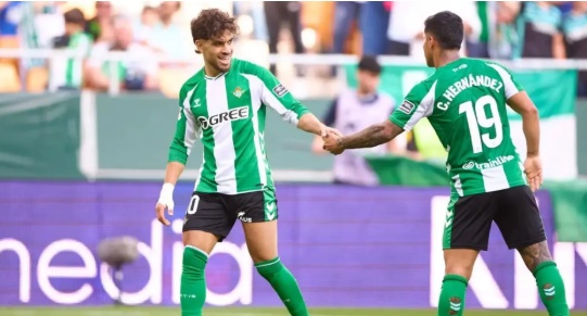 Barca cân nhắc tái hợp Abde.