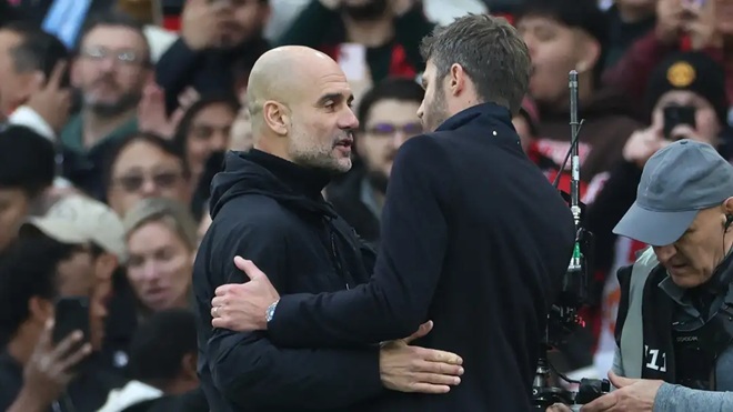 Carrick sánh vai với Pep trong danh sách đề cử.