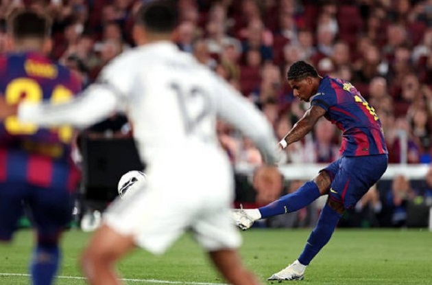 Rashford có một siêu phẩm trước Real.