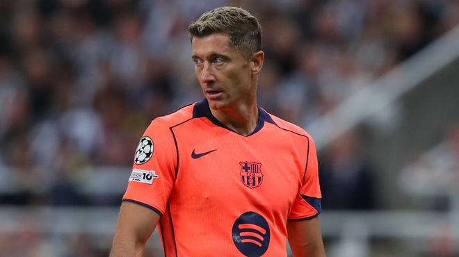 Thay Lewandowski sẽ là nhiệm vụ khó cho Barca.
