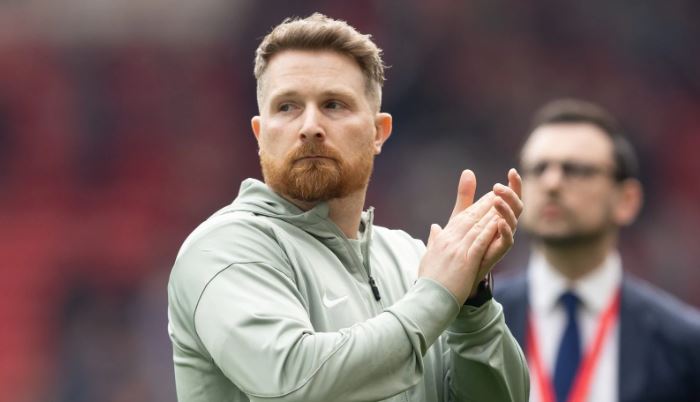Calum McFarlane sẽ dùng sơ đồ 3 hậu vệ đối đầu với Man City?
