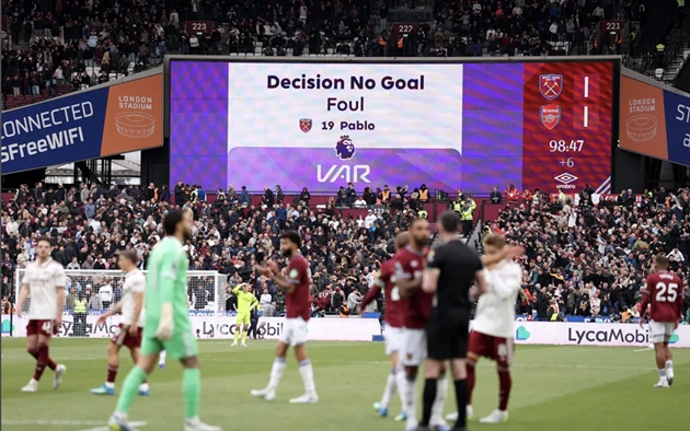 West Ham thua Arsenal và chuẩn bị nhận thêm án phạt từ FA.