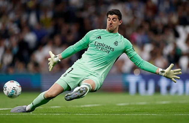 Thibaut Courtois - 7.5: Nhàn rỗi phần lớn thời gian nhưng đã có một pha cứu thua quan trọng trong hiệp hai để ngăn cản Haissem Hassan ghi bàn.

Trent Alexander-Arnold - 7.1: Hỗ trợ tấn công tốt nhưng lại gặp nhiều khó khăn trong khâu phòng ngự, thường xuyên bị hậu vệ trái đối phương vượt mặt.

Raul Asencio - 7.7: Thể hiện một màn trình diễn phòng ngự vô cùng chắc chắn. Anh đang cho thấy mình sẽ kết thúc mùa giải với một vai trò nổi bật.

David Alaba - 7.5: Dù gây bất ngờ khi đá chính, anh vẫn thi đấu tốt trong trận đấu sân nhà áp chót trước khi chia tay đội bóng.

Alvaro Carreras - 7.8: Làm tốt nhiệm vụ phòng ngự và suýt chút nữa lập siêu phẩm với một cú vẩy má ngoài bị thủ môn cản phá trong hiệp hai.

Franco Mastantuono - 7.1: Thi đấu khởi sắc hơn so với những tháng gần đây, nhưng nhìn chung vẫn còn thiếu sự hiệu quả trong các tình huống tham gia tấn công.

Eduardo Camavinga - 7.1: Có cơ hội đá chính nhưng mờ nhạt. Màn trình diễn này phần nào lý giải quyết định loại anh khỏi ĐT Pháp của HLV Deschamps.

Aurelien Tchouameni - 7.1: Thể hiện phong độ ổn định quen thuộc, anh đã chỉ huy tốt tuyến giữa trong trận sân nhà đầu tiên kể từ sau vụ lùm xùm.

Brahim Diaz - 7.7: Tiếp tục là mũi nhọn nguy hiểm nhất trên hàng công. Anh kiến tạo bàn mở tỷ số và liên tục gây sóng gió cho hàng thủ Oviedo.

Gonzalo Garcia - 8.1: Màn trình diễn cực kỳ ấn tượng của tiền đạo trẻ. Anh tạo ra nhiều cơ hội cho đồng đội và tự mình ghi bàn trước giờ nghỉ.

Vinicius Junior - 6.9: Khởi đầu tốt nhưng mờ nhạt dần. Tâm lý thi đấu có vẻ bị ảnh hưởng tiêu cực bởi những tiếng la ó từ chính khán giả nhà.