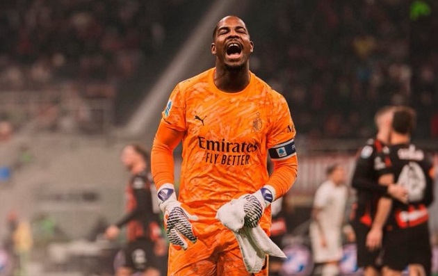Milan cần vé Champions League để giữ chân Maignan.