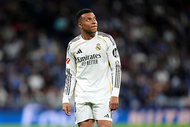 Mbappe tiếp tục bị các CĐV la ó.