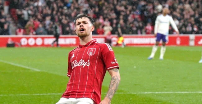 Man Utd đưa Neco Williams vào tầm ngắm.