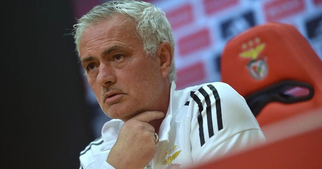 Mourinho xác nhận được Benfica đề nghị gia hạn.