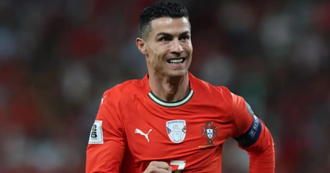 Ảnh bài viết HLV Bồ Đào Nha trả lời những hoài nghi về tuổi tác của Ronaldo