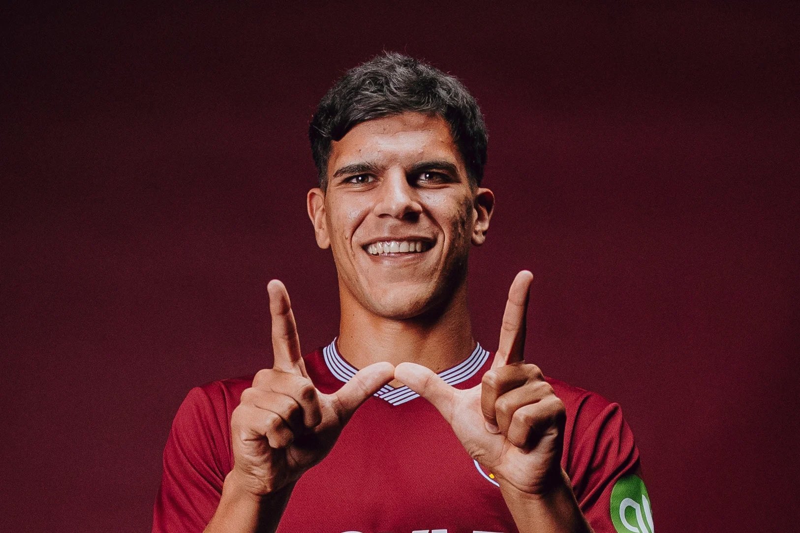 Mateus Fernandes đang hướng về MU.