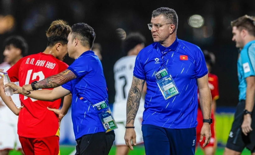 HLV Cristiano Roland được báo Đông Nam Á ca ngợi hết lời.