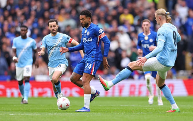 Reece James (6/10): Đội trưởng Chelsea giữ cho tuyến giữa vận hành ổn định. Tuy nhiên, anh đã có một khoảnh khắc mất tập trung khi để mất bóng ở khu vực nguy hiểm, rất may là Man City đã không thể tận dụng.