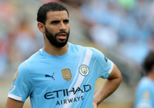 Rayan Ait-Nouri dự bị trước Chelsea.