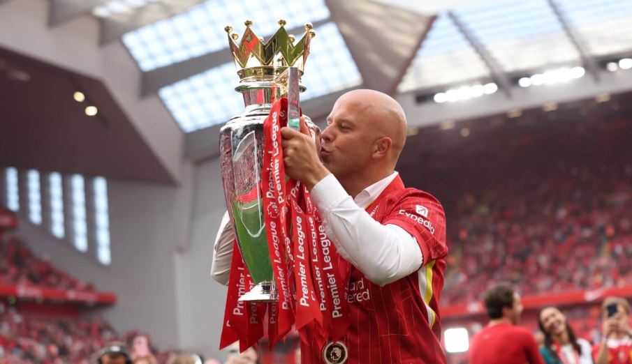 Slot giúp Liverpool đăng quang Ngoại hạng Anh ngay mùa bóng đầu tiên.