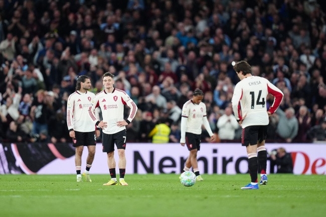 Liverpool gây thất vọng khi để thua 2-4 trước Aston Villa.