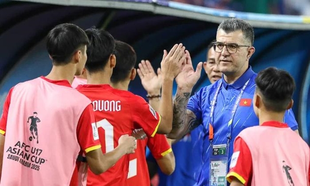 Huấn luyện viên Cristiano Roland nên thực tế với tấm vé World Cup.