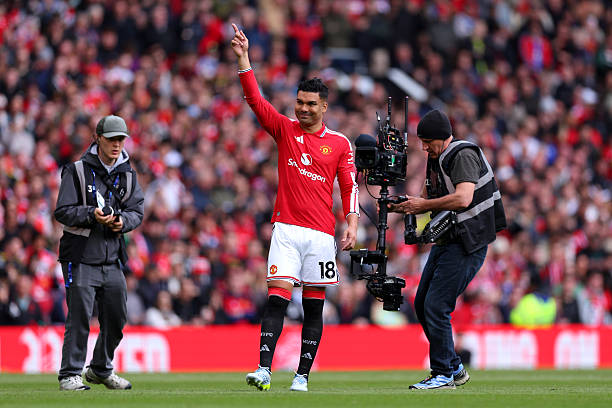 Casemiro - 6.9 điểm: Chơi tốt trong lần ra sân cuối cùng tại sân Old Trafford trong màu áo Quỷ đỏ. Có cơ hội ghi bàn và chiến đấu ngoan cường ở khu vực trung tuyến. Bước ra sân và rời đi trong những tràng pháo tay giòn giã từ người hâm mộ.